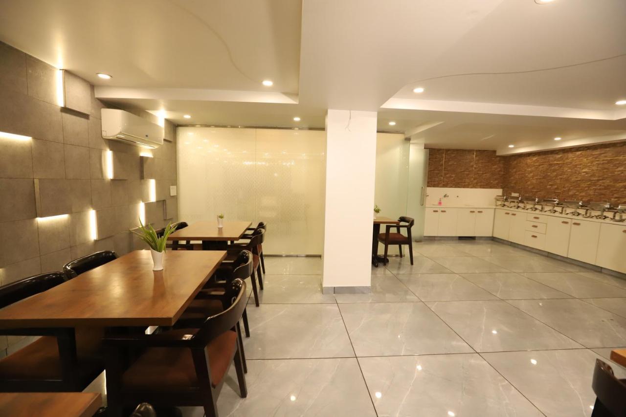 Hotel Keshav Residency Near The Medicity Гургаон Экстерьер фото